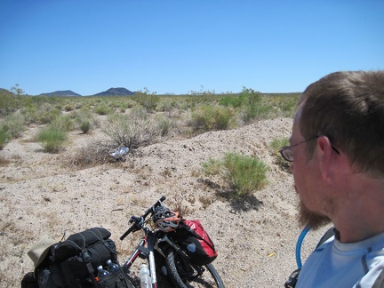 Oh look, my first balloon sighting of this Mojave National Preserve trip (that white thing)