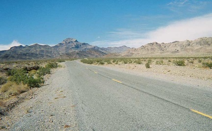 Getting closer to Hell's Gate (where Beatty Cutoff ends at Daylight Pass Road)