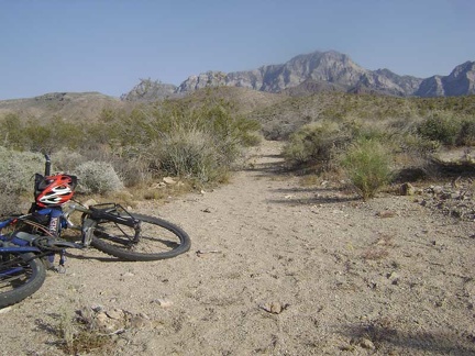 I get back to camp around 17h and happily find that my bicycle is still here waiting for me to use it tomorrow