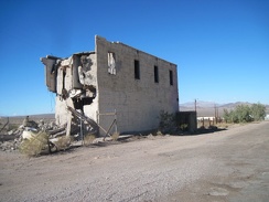 Before leaving Ludlow, I go for a short ride around the old Ludlow ghost town just south of the freeway