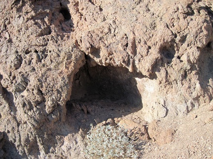 This cavelet in the Broadwell Natural Arch formation appears to be inhabited part-time