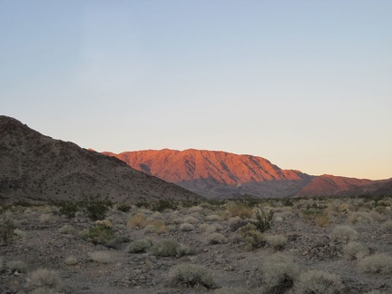 Behind me, the Bristol Mountains pick up a nice orange glow