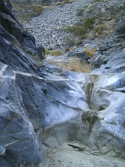 Another tiny dry waterfall and tinaja in Bull Canyon