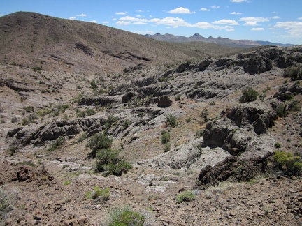 From this ridge, the only way is down, so I continue eastward down into the canyon below