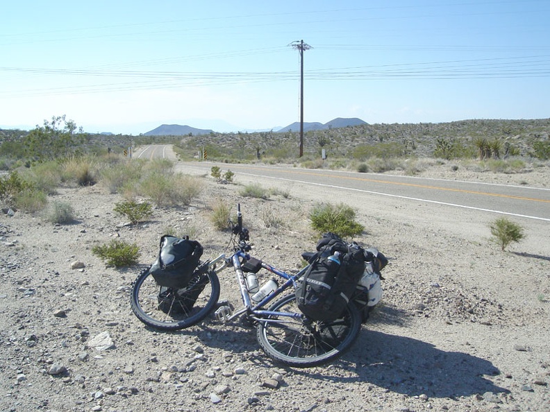 I arrive at the Kelbaker Road summit at 16h15 and feel a bit pooped