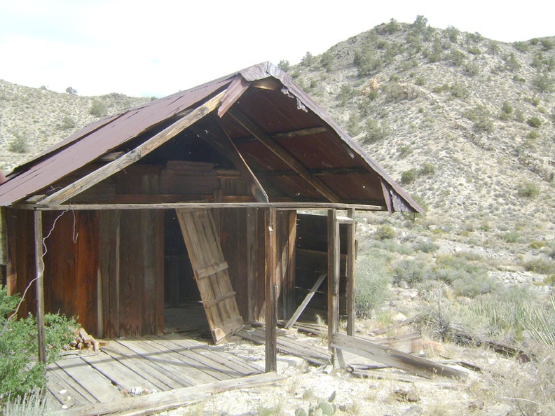 The Copper World Mine cabin is quite modest, but has one luxurious feature for a desert dwelling