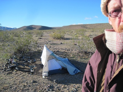 This desert wind storm seems to be getting a kick out of playing with my flexible tent, just to see what shapes it can make