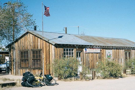 Close-up of the Cima Store and post office