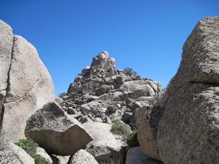 It looks like there's a saddle on each side of the Eagle Rocks pinnacle above