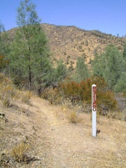 I pass a marker indicating that the trail continues straightahead (which seems obvious to me)