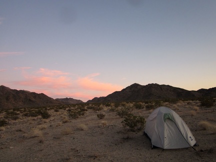 To my surprise, I'm back at my tent at 16h40, before total darkness; I was expecting to need my flashlight on the way home