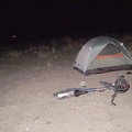 Returning to the main road, I decide to call it a day and set up camp by the power lines around 18h30