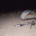 Returning to the main road, I decide to call it a day and set up camp by the power lines around 18h30