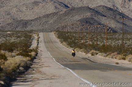 Photographer  [url=http://www.joergboetel.com/]Joerg Boetel[/url] snaps one last photo of me as I ride away up Kelbaker Road