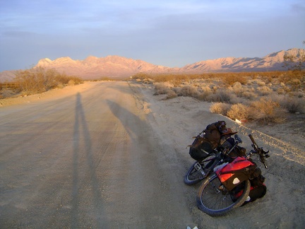 A few moments after visiting the Kelso Dunes outhouse, it's time to dismount again and check out the lighting effects behind me