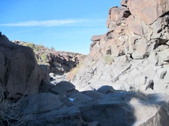 Above the dry falls, the wash continues rockily along, and it looks like it pops out onto the top of Broadwell Mesa soon