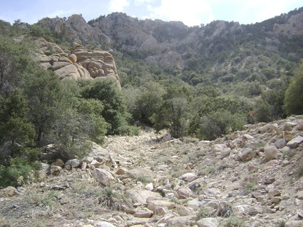 A little higher, I approach a face-like rock formation in the foreground at my left