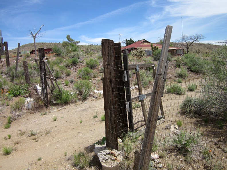 That old house at Barnwell that I always notice with all the junked vehicles around it: the gate is open