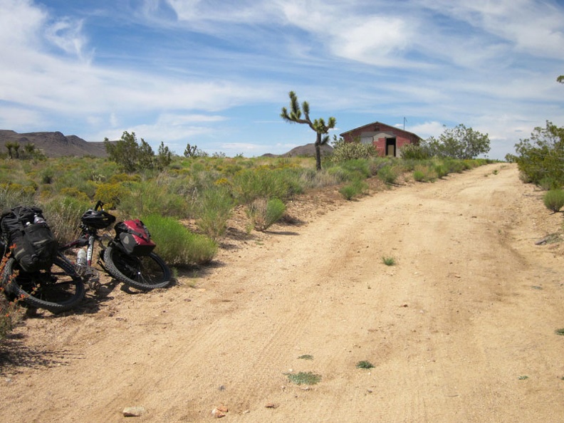 Riding up Cedar Canyon Road, I spot an abandoned house, so the 10-ton bike pulls over to allow a few minutes of exploration