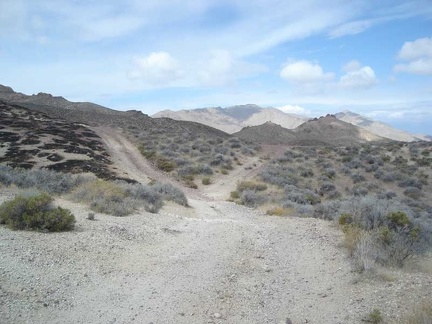 The fork at the summit of Gold Valley Road