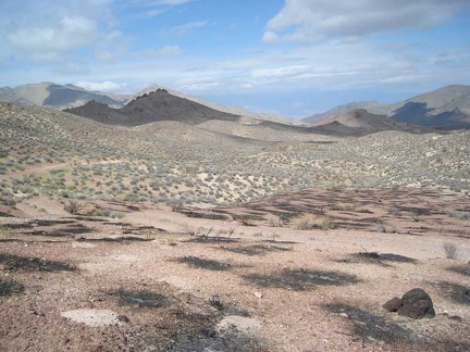  After the right fork, Gold Valley Road winds across the plateau, then drops down into Gold Valley