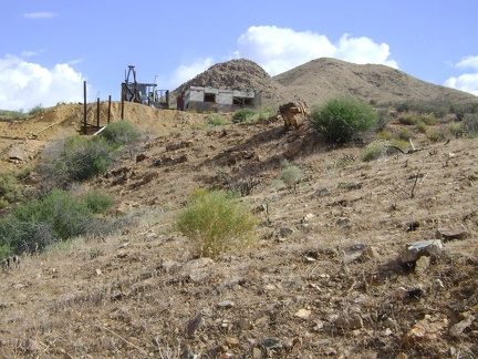 I take one last look at the Macedonia Canyon cabin as I begin walking away down the wash