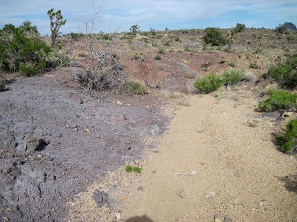 I arrive at a gravelly area on the plateau with an other-worldly purplish colour