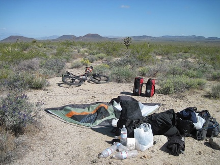 No sign of last night's rain; I'm up around 7h, have breakfast, then pack up leisurely for today's ride to Mid Hills campground