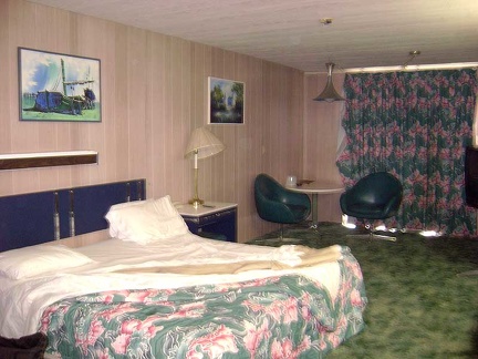 I start this Mojave National Preserve trip by waking up in my kitchy 1980s room at Baker's deteriorating Royal Hawaiian Motel