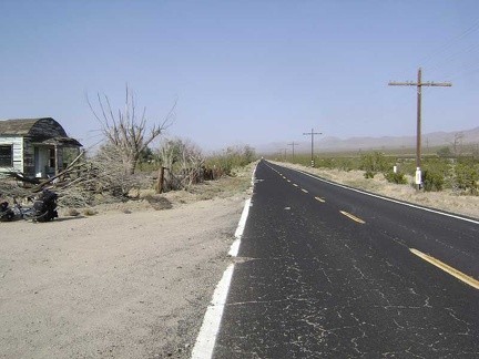 I begin wobbling up the gentle grade of Kelso-Cima Road away from Kelso Depot up to Globe Mine Road