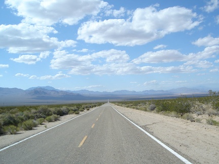 The final slow descent to the bottom of Ivanpah Valley passes beautifully