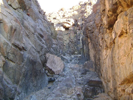 This turns out to be a tight little slot canyon