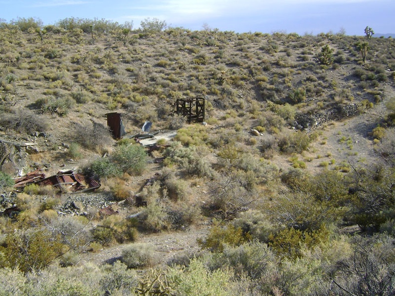 Down in the wash below Pachalka Spring are more ruins