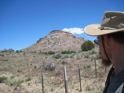 The Pinto Mountain hike starts by passing through the Wilderness-boundary markers