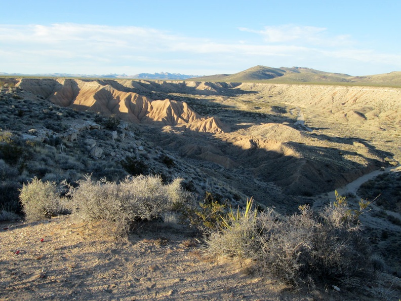 Late-day sunlight looks great in Piute Gorge