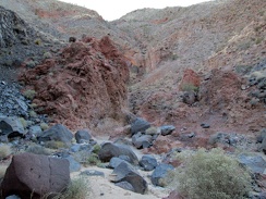 Boulders strewn about in Piute Canyon