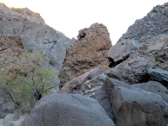 Big boulders in Piute Canyon