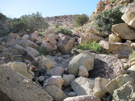 Just a few more boulder piles to climb before I'm completely up out of Beecher Canyon