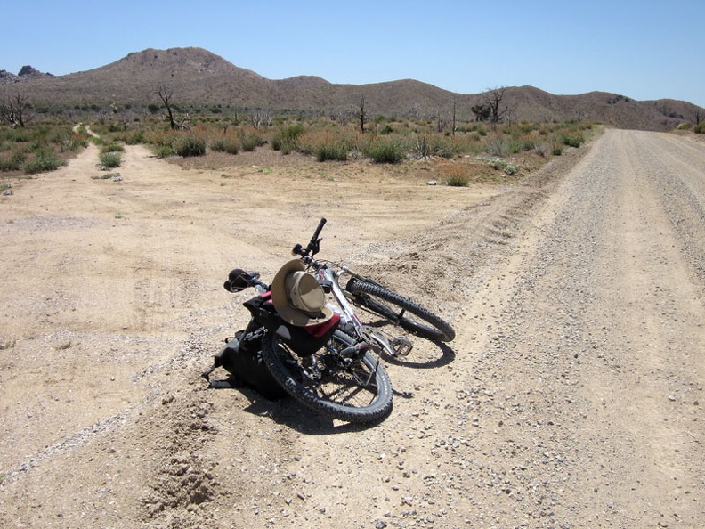 After a couple of miles, I reach the smaller "Gold Valley Road" on my left and leave Wild Horse Canyon Road