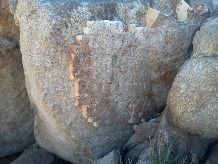 More false-teeth rocks between Table Mountain and Barnett Mine