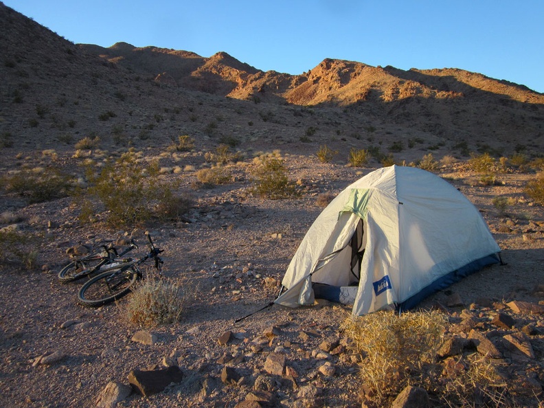 I check out the side roads as I ride through Cady Mountains pass and find a great campsite for two nights, before sunset even