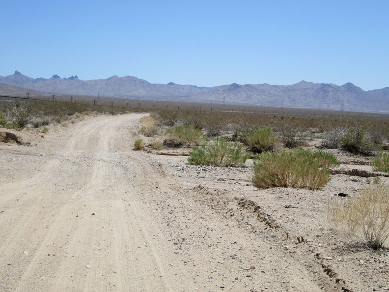 After my break at Nipton, I return to the dirt road parallel to the train tracks for the next 10-mile segment