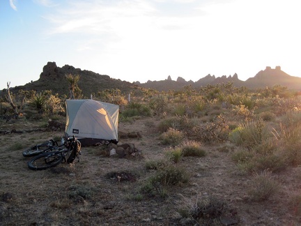 I put on my sweater and long pants and decide to set up camp in the turn-out at the top of Malpais Spring Road