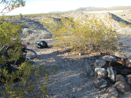 I choose a campsite overlooking Piute Gorge, then quickly prepare to go for a short hike down to Piute Spring before dark