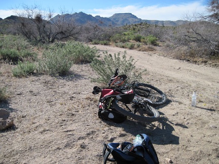 Back at Woods Wash Road, my backpack goes back into my saddlebags and I start the ride back to Mid Hills campground