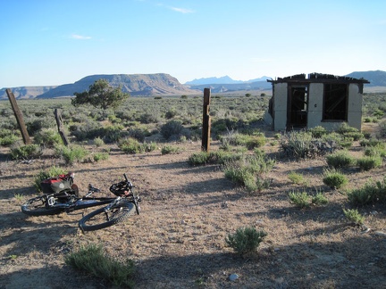 The road pops out of the sandy wash briefly, and I arrive at the remains of an old cabin in Gold Valley