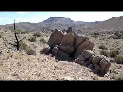 Time to explore a little: I climb up a hill behind the Barnett Mine and take a look at the panorama