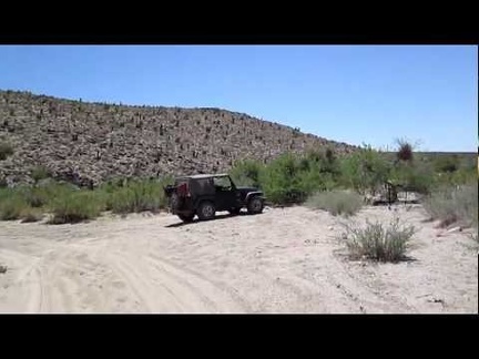 I arrive at the Woods Wash trailhead and find that someone else, in a Jeep, is also doing the hike down the wash